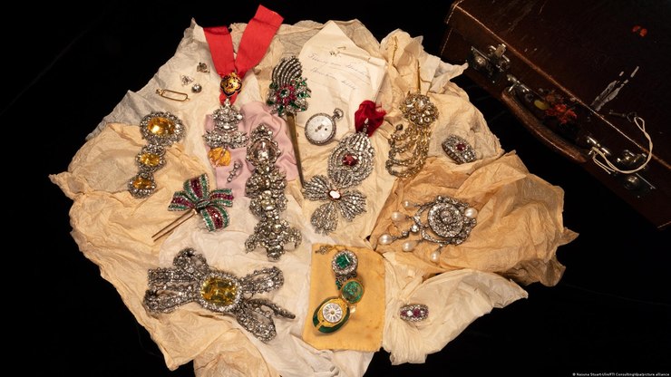 Joias da realeza austríaca reaparecem após 100 anos desaparecidas