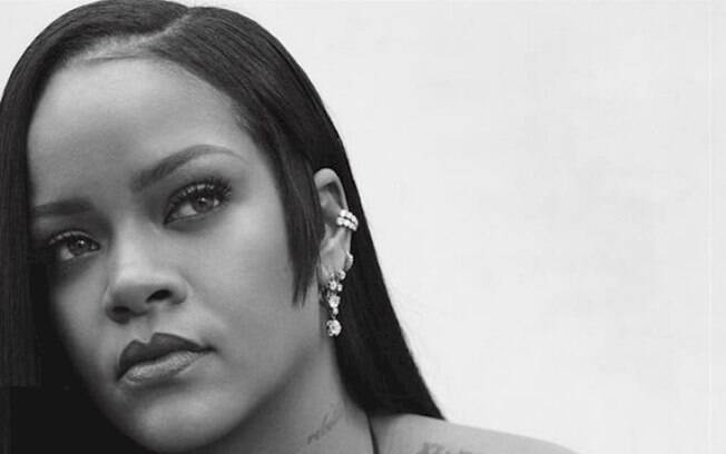 Rihanna é homenageada com estátua em Nova York