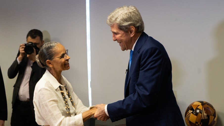 A Ministra do Meio Ambiente, Marina Silva, recebeu o enviado especial dos Estados Unidospara o Clima, John Kerry