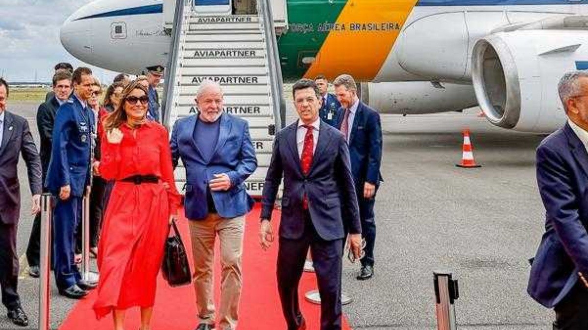 Lula chegando em Bruxelas, na Bélgica