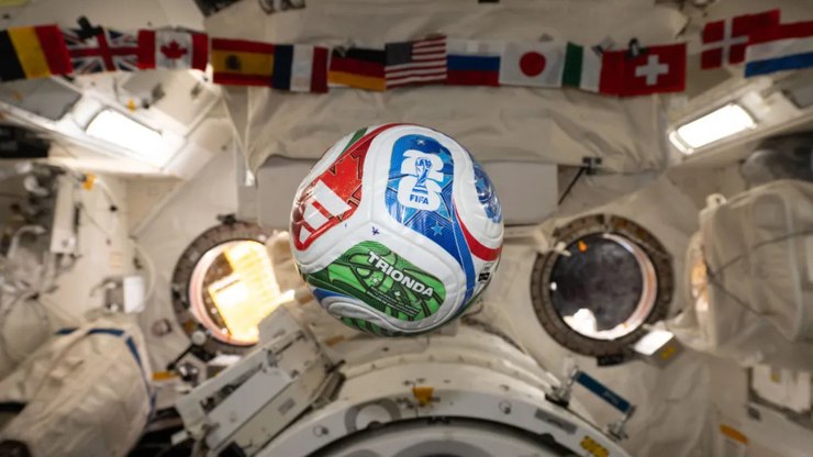 NASA promete levar bola de futebol à Lua se EUA vencerem a Copa