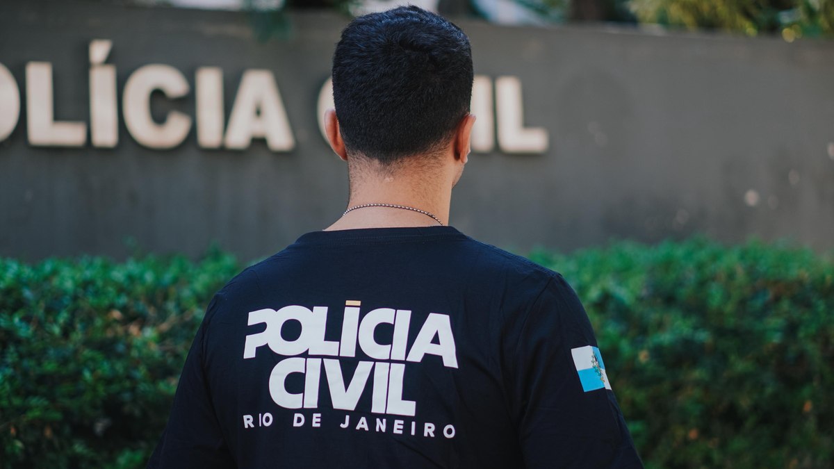 A Polícia Civil segue em busca do pai, considerado foragido A Polícia Civil segue em busca do pai, considerado foragido
