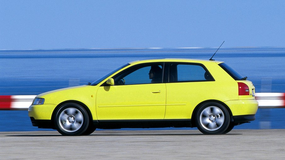 O Audi A3 foi importado em 1996 para o Brasil e suas linhas atraentes ainda chamam a atenção por onde passa