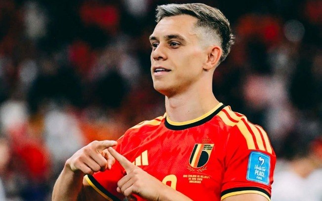 Leandro Trossard comemora gol marcado no duelo entre Bélgica x Nova Zelândia
