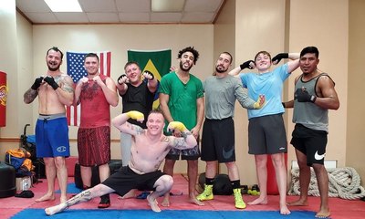 Lutadores de MMA saem em defesa de drag queens após ameaças