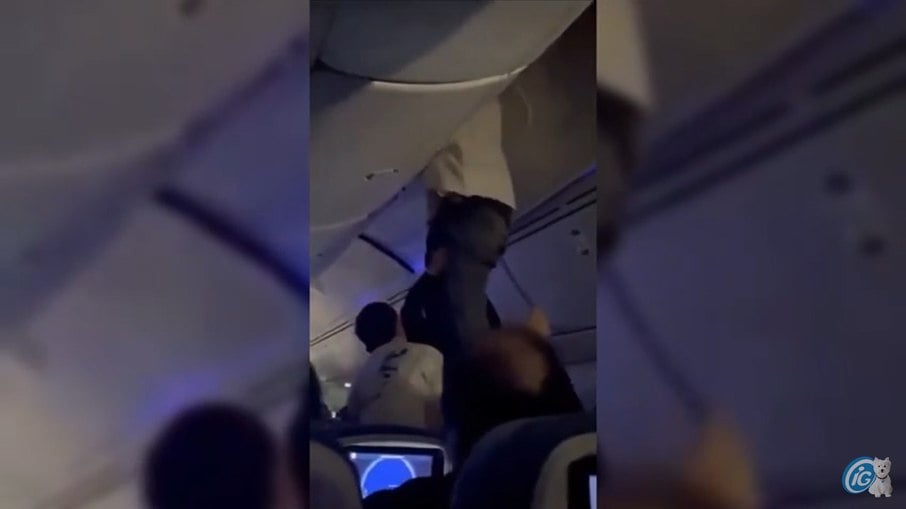 Avião sofreu com turbulência