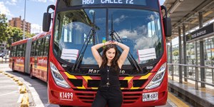 Mulher se casa com ônibus na Colômbia; veja fotos da cerimônia