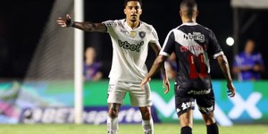 Com Ancelottinho no banco, Botafogo vence o Vasco e volta ao G6