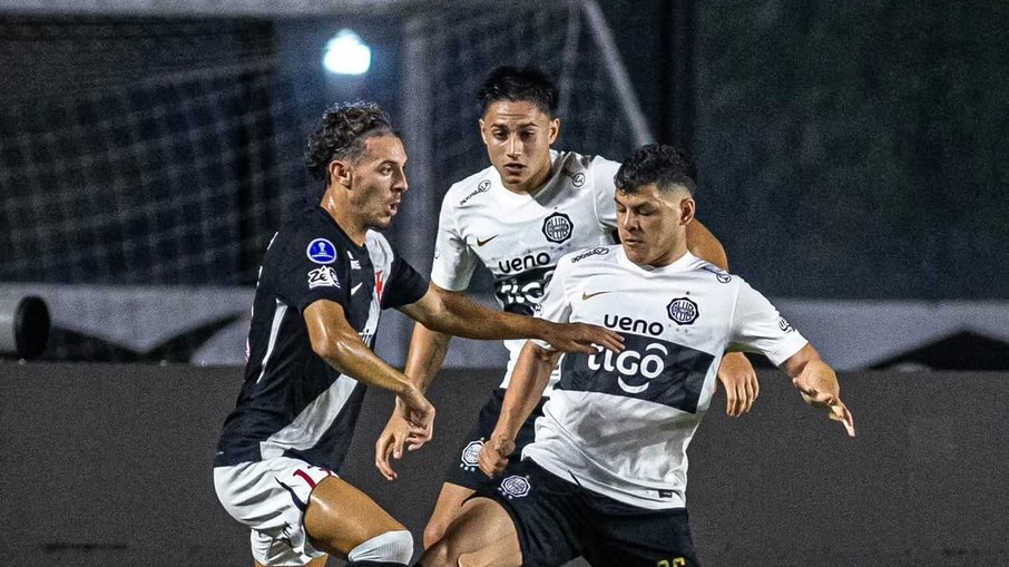 Vasco e Olimpia empataram sem gols em São Januário