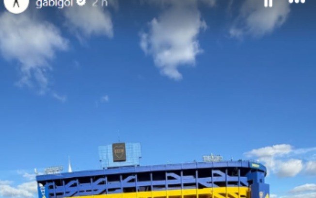 Gabigol cai nas graças da torcida ao postar foto do estádio do Boca