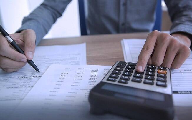 Empresas que recebem cobranças indevidas em telefonia devem ter devolução em dobro