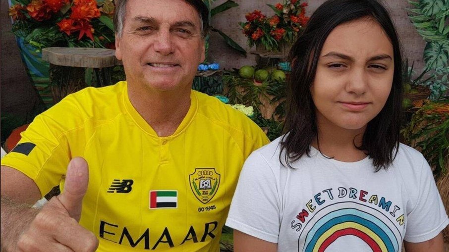 Jair Bolsonaro e a filha, Laura, quando ele ainda era presidente