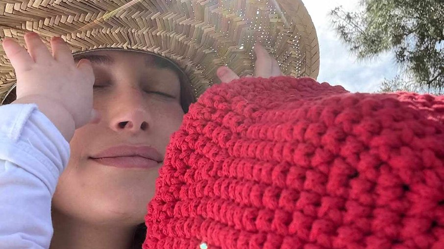 Hailey Bieber com o filho, Jack Hailey Bieber com o filho, Jack