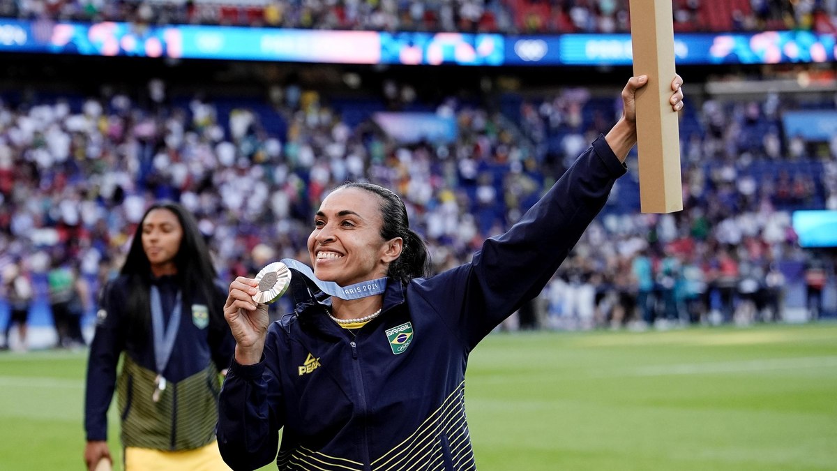 ‘É igual falar do Pelé’, disse Lucas Piccinato ao comentar possível contratação de Marta