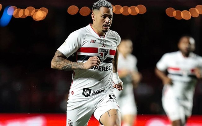 Luciano em ação pelo São Paulo Luciano em ação pelo São Paulo