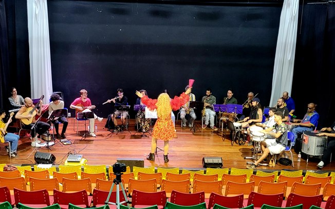 Espreme a Pitanga estreia temporada com maestrina drag