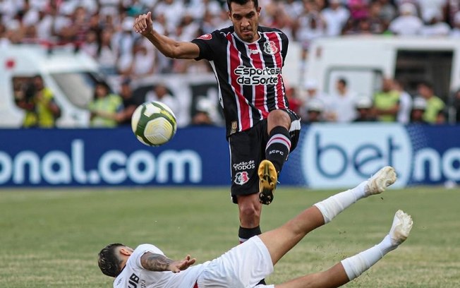 Santa Cruz e Sport empatam na primeira semifinal do Campeonato Pernambucano