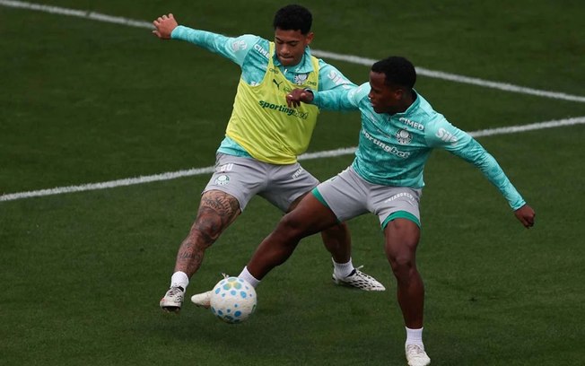 Abel Ferreira orienta elenco do Palmeiras nesta terça-feira (25)