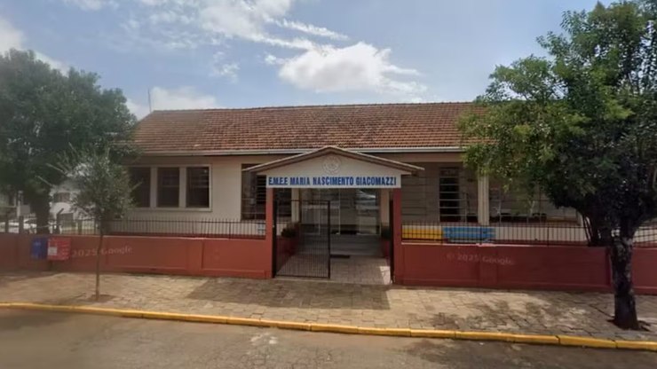 Adolescente%20invade%20escola%20com%20fac%C3%A3o%20e%20mata%20aluno%20no%20RS
