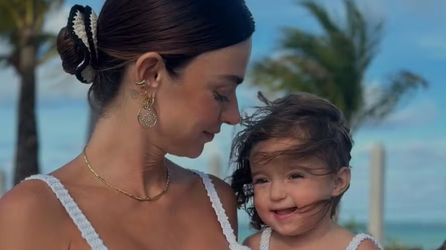 Thaila Ayala é chamada de chata pela filha e faz desabafo nas redes