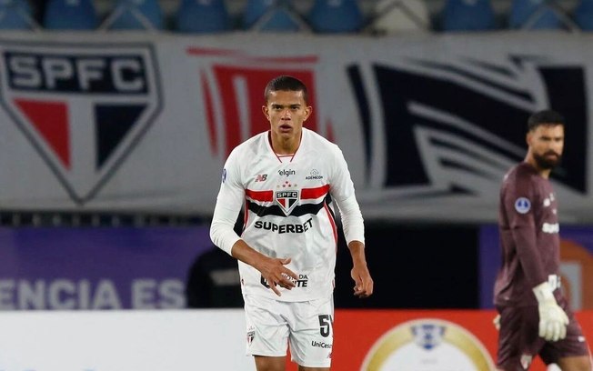 Zagueiro foi expulso em clássico