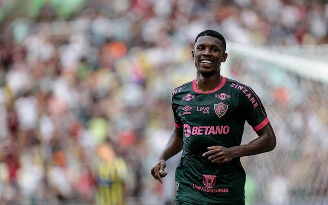 Lelê celebra seu quinto gol no Campeonato Carioca