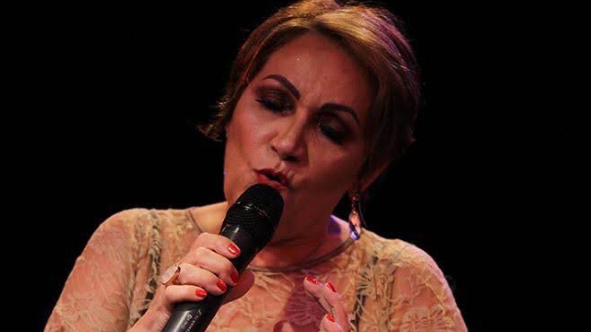 No palco estará acompanhada pelo talento de três instrumentistas No palco estará acompanhada pelo talento de três instrumentistas