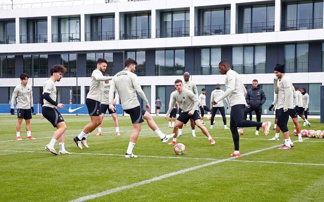 Jogadores do PSG , já campeões do Francês, treinam para o duelo deste domningo contra o Toulouse 