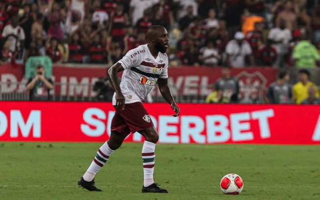 Manoel brigará por uma vaga entre os titulares do Fluminense após a saída de Nino 