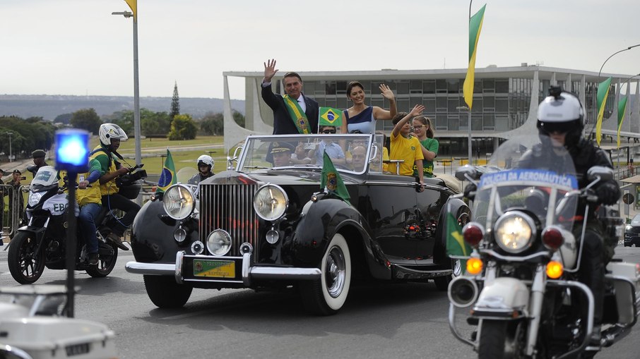 Presidente Jair Bolsonaro e a primeira-dama Michelle Bolsonaro no Desfile cívico-militar de 7 de Setembro de 2022 e comemoração do Bicentenário da Independência do Brasil