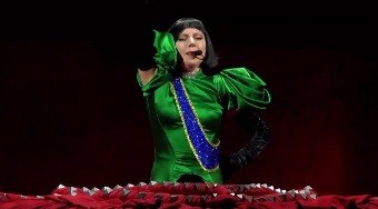 Lady%20Gaga%20adapta%20figurinos%20com%20cores%20da%20bandeira%20brasileira%20no%20Rio