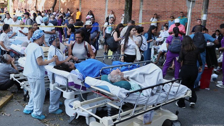 Col%C3%B4mbia%20enfrenta%20colapso%20hospitalar%20e%20toques%20de%20recolher