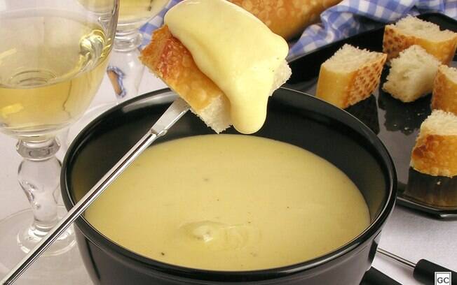 9 receitas de fondue salgado para um jantar quentinho