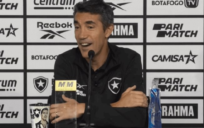 Confortável na liderança, Bruno Lage é só elogios ao Botafogo