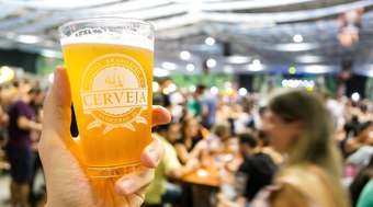 Papa%20Le%C3%A3o%20XIV%20em%20bar%20de%20BH%3A%20cidade%20tem%20tradi%C3%A7%C3%A3o%20em%20cervejeiras