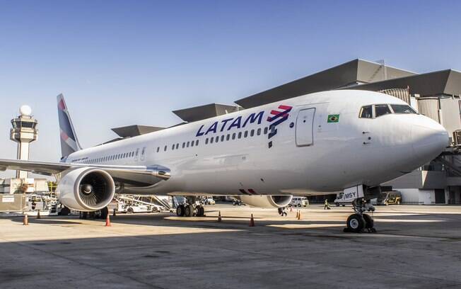 Latam é a companhia aérea mais afetada pelos atrasos registrados no aeroporto de Guarulhos neste domingo (16)