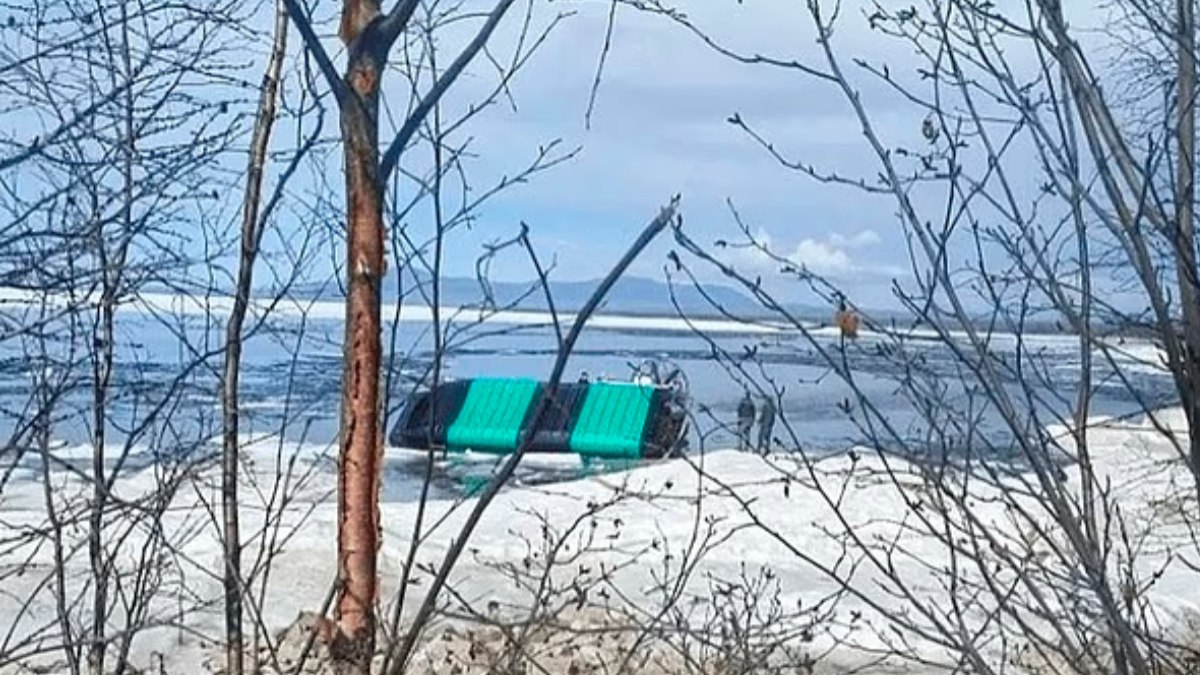 Aerobarco vira em lago congelado e deixa 5 mortos na Sibéria