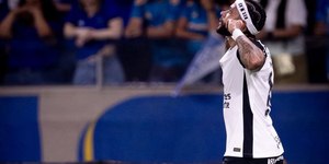 Memphis decide e Corinthians vence e abre vantagem na semifinal