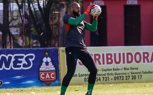 Destaque no Paraguai, brasileiro Rhuan dos Santos celebra boa fase e luta pelo acesso