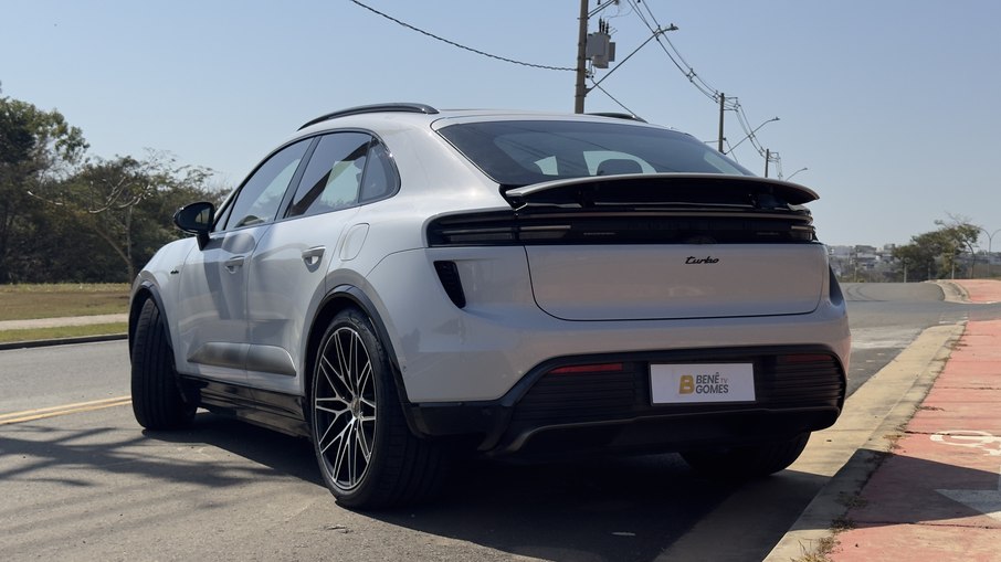 Porsche Macan Turbo EV 2025