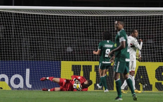 Rogério Ceni acusa erros da defesa em quarto empate seguido do São Paulo no Brasileirão contra o Goiás