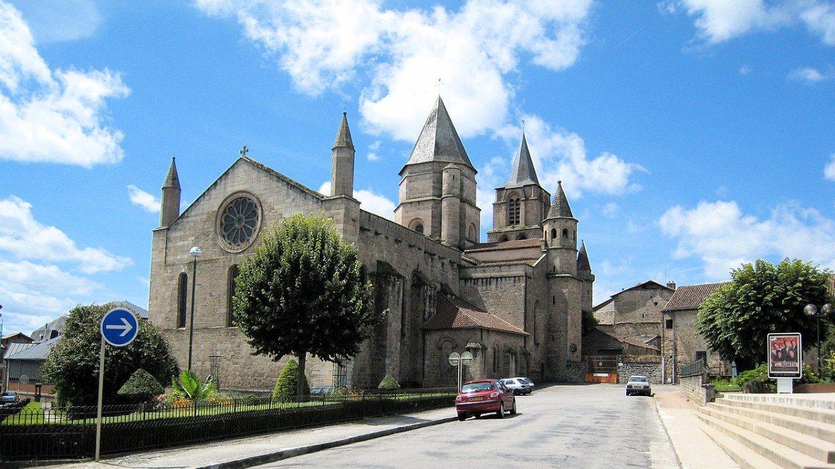Paróquia de Saint-Junien, em Mellois, onde o padre atuava