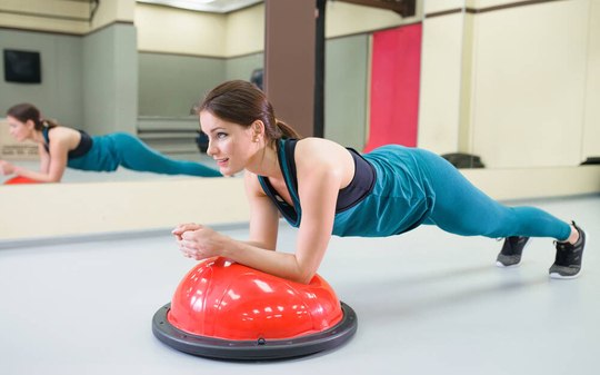 Abdominal tradicional ou prancha: o que funciona melhor?