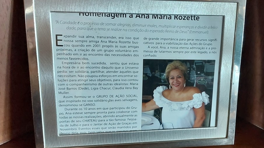 Homenagem a Ana Maria Rozette, no hall do Chateau Homenagem a Ana Maria Rozette, no hall do Chateau