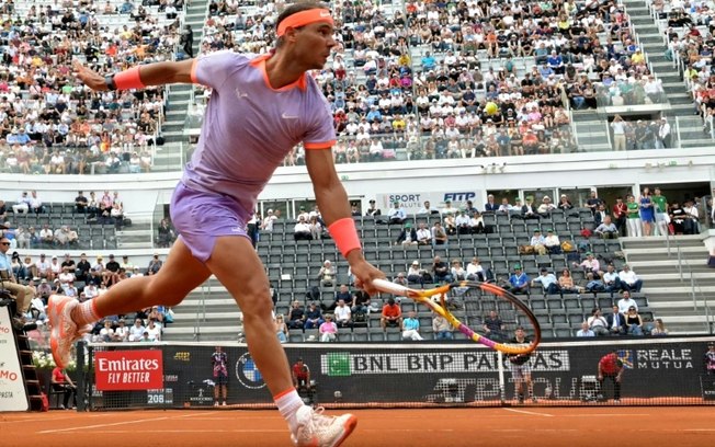 O tenista espanhol Rafael Nadal durante a partida da primeira rodada do Masters 1000 de Roma contra o belga Zizou Berg, no dia 9 de maio de 2024, em Roma.