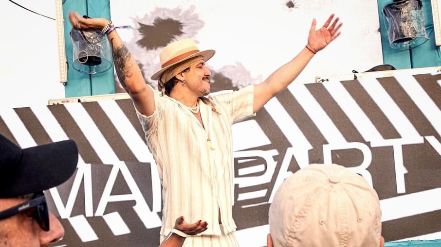 Single reúne vozes da house, marca 22 anos de carreira e vira tema do Weekend Festival com produção internacional Single reúne vozes da house, marca 22 anos de carreira e vira tema do Weekend Festival com produção internacional