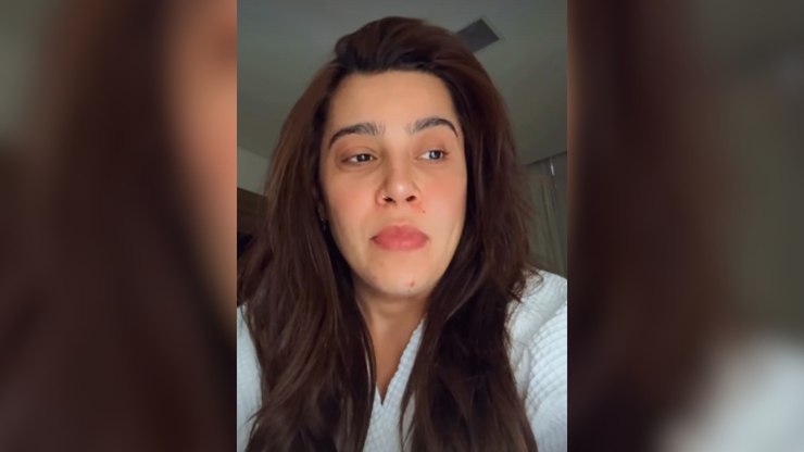 Lauana Prado chora ao relatar pouso de emergência em Goiânia