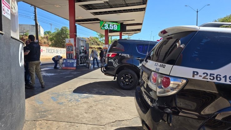 DIG cumpre mandado em posto de combustível contra lavagem de dinheiro do PCC na Via Expressa