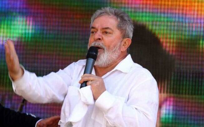 Em visita a BH, Lula se declara torcedor do Cruzeiro: 