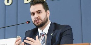 PF prende ex-assessor de Bolsonaro, Filipe Martins, no Paraná